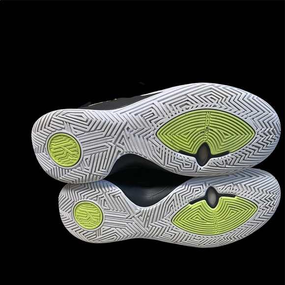 Athletic_Shoes